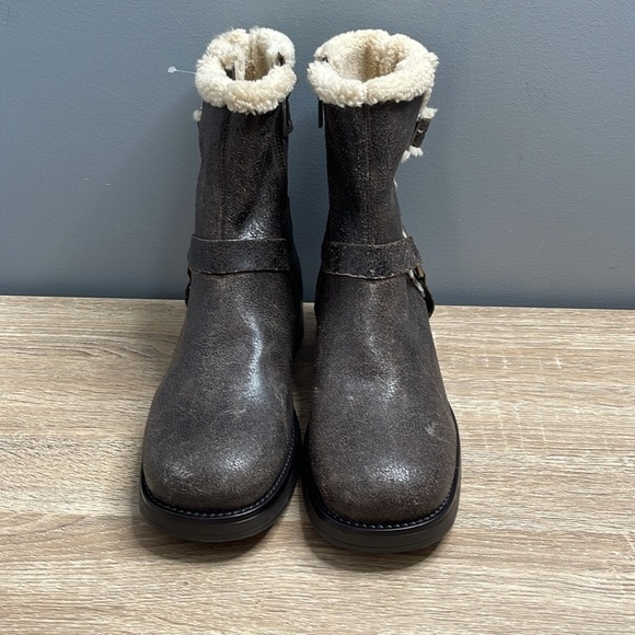 Steve Madden Brown Combat Boots with Cream Trim - Picture 4 of 12